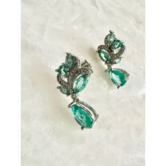 Classy Mint green sparkly cubic zirconia dangle earrings ￼ - Picture 1 of 4